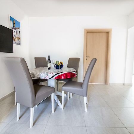 Colic Daire Njivice Dış mekan fotoğraf